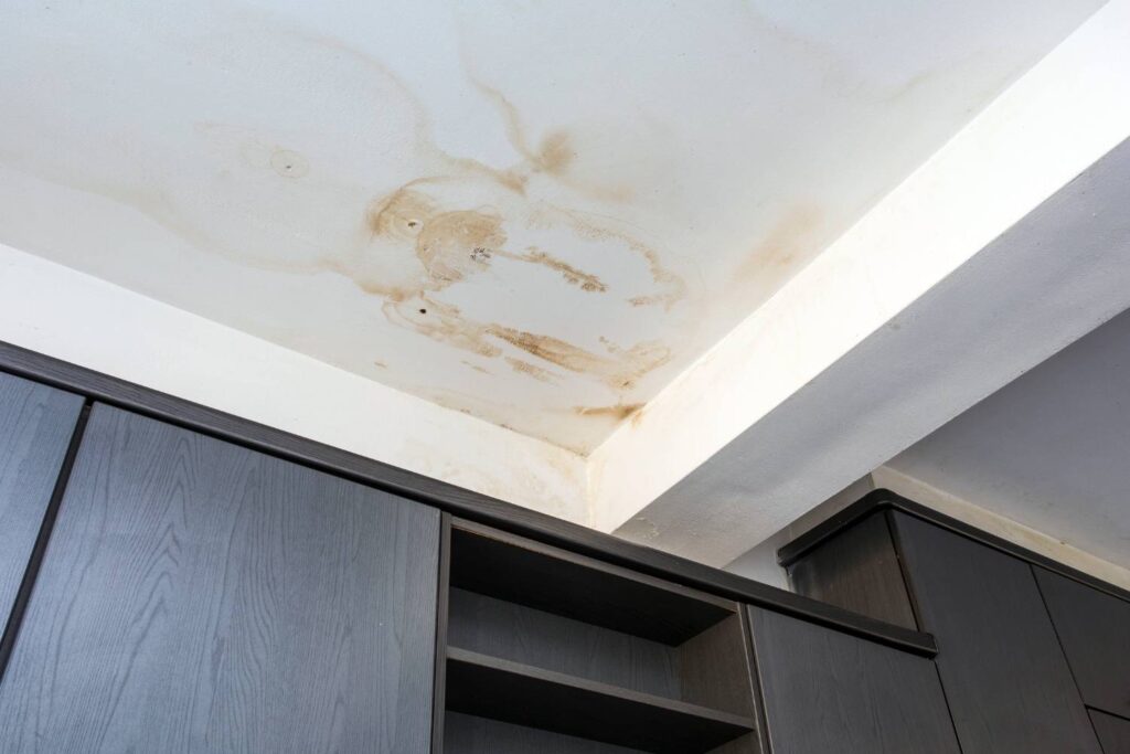 can a roof leak cause structural damage