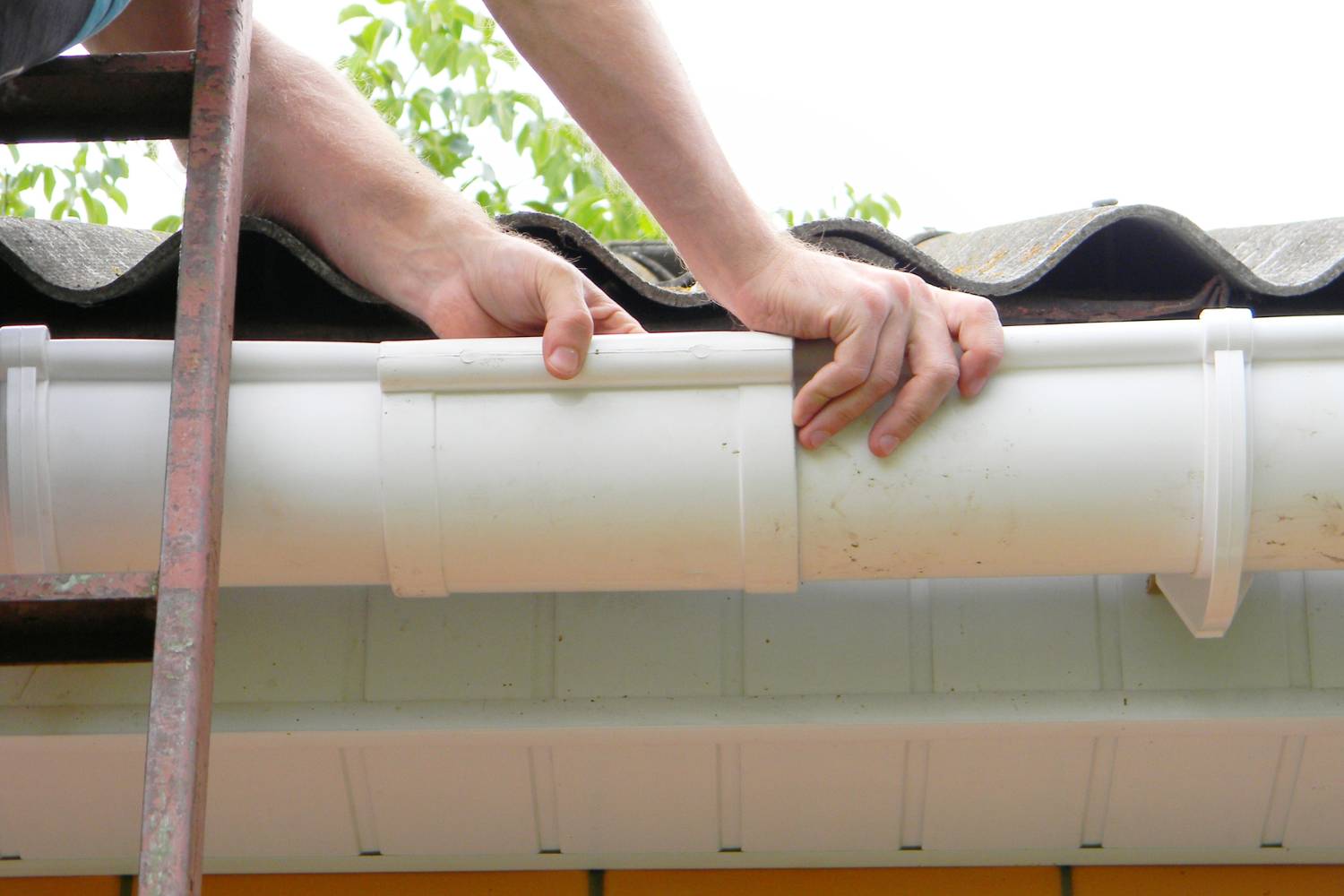 how do i know if my guttering is properly installed 1