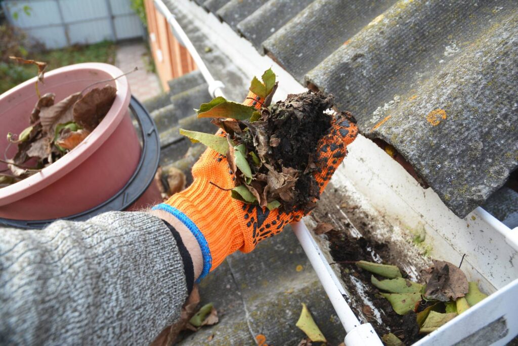 how do i remove leaves from my guttering