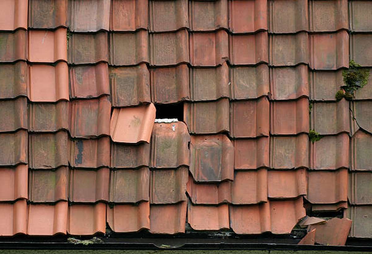 How Do You Repair A Leaking Roof Tile2