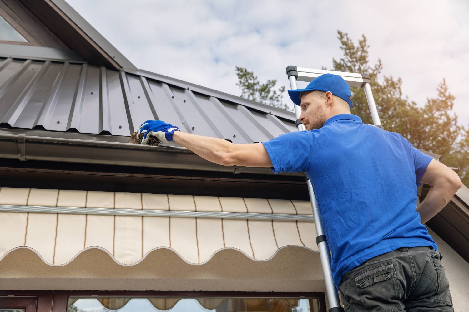 how to safely clean a roof 1