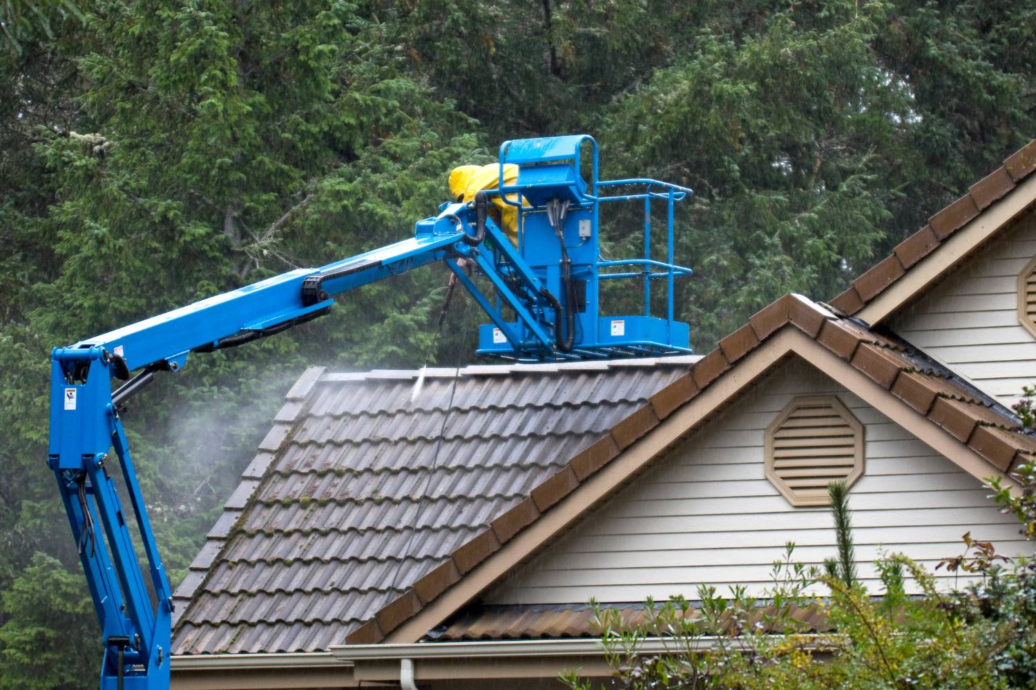 is pressure washing safe for your roof 1