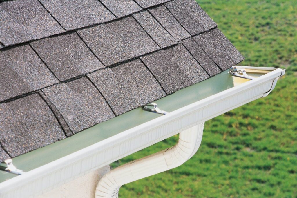 what are the benefits of seamless guttering