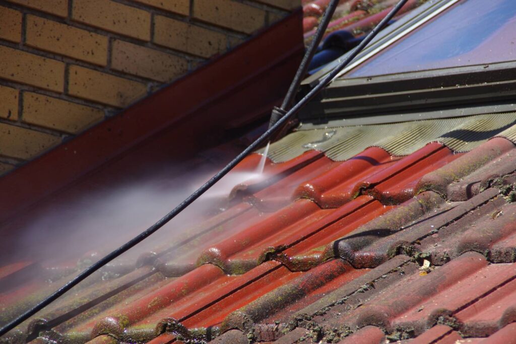 what are the best roof cleaning methods