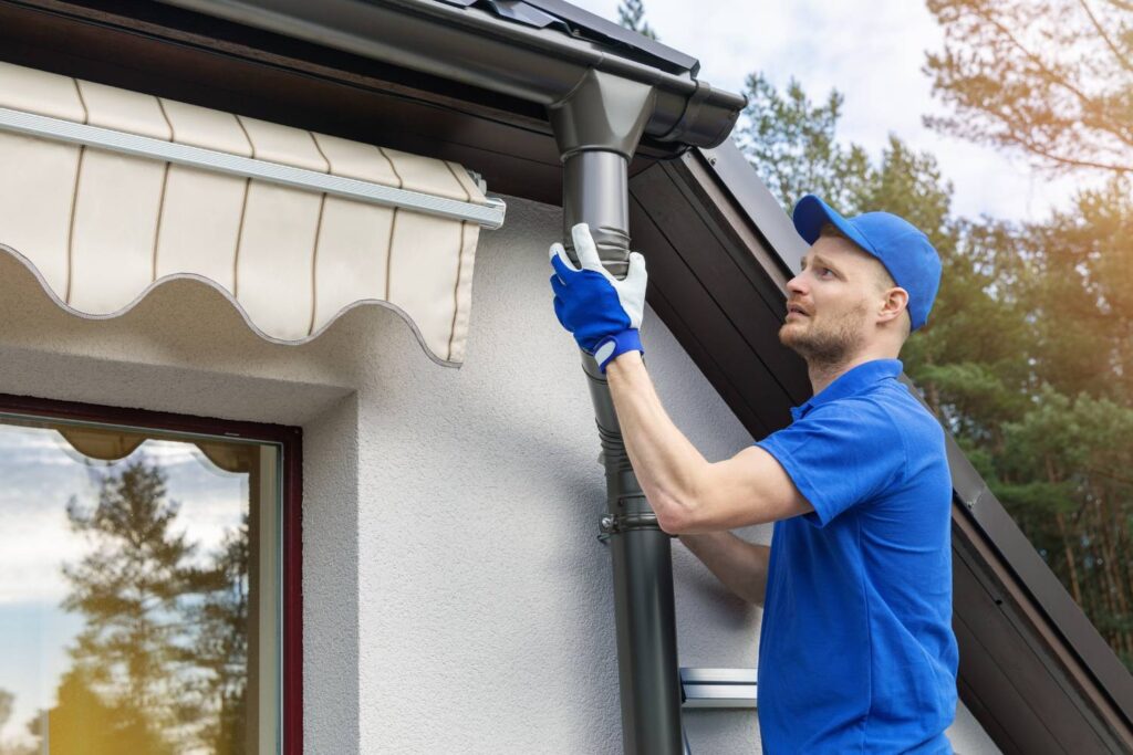 what should you look for in a roof cleaning service